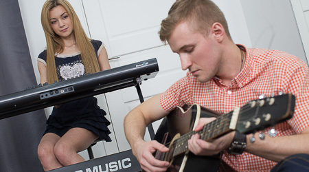 Aspiring musician loves hard sex